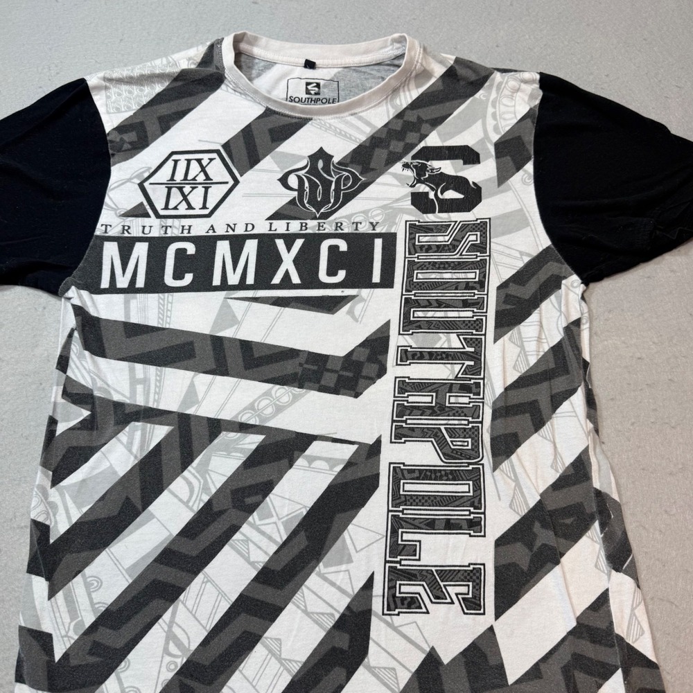 Southpole Graphic T Shirt MCMXCI Truth Liberty Black White Mens Size S